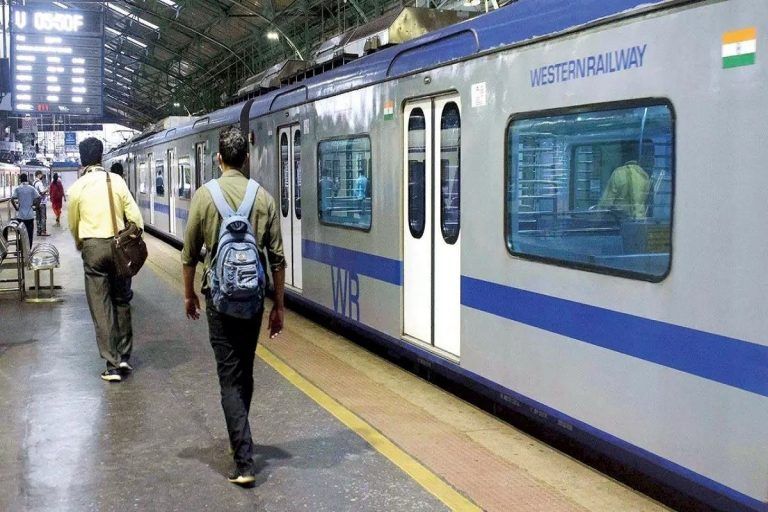 मुंबई में पश्चिम मध्य रेलवे ने 12 नई AC लोकल ट्रेन सेवा शुरू की, हाल ही में घटाए गए थे टिकट के दाम